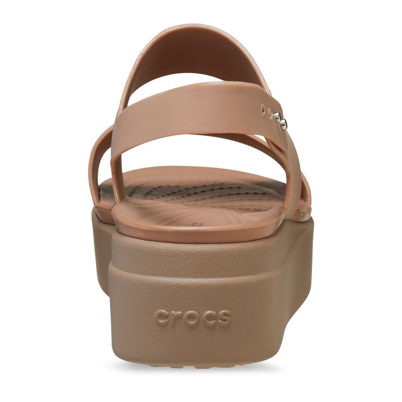 Sandalia Mujer Brooklyn Low Café Crocs