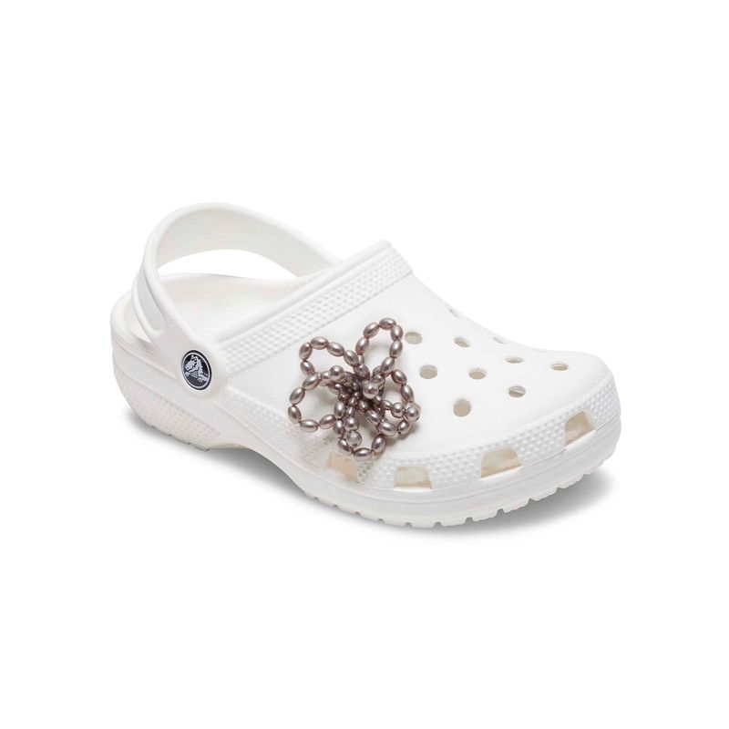 Jibbitz-Flor-Clasica-Con-Cuentas-Plateado-Crocs