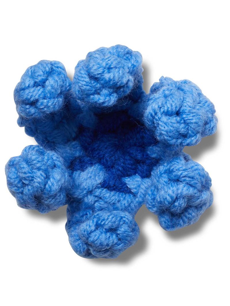 Jibbitz-Flor-de-Crochet-Azul-Crocs