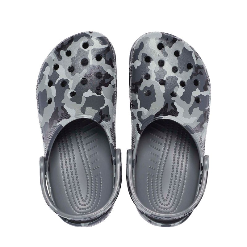 Zueco Unisex Classic Printed Camo Clog Gris Crocs