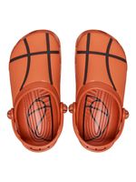 Zueco-Niños-Grandes-Classic-Clog-Naranja-Oscuro-Crocs