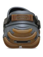 Zueco-Unisex-Echo-Gum-Ro-Clog-Gris-Crocs