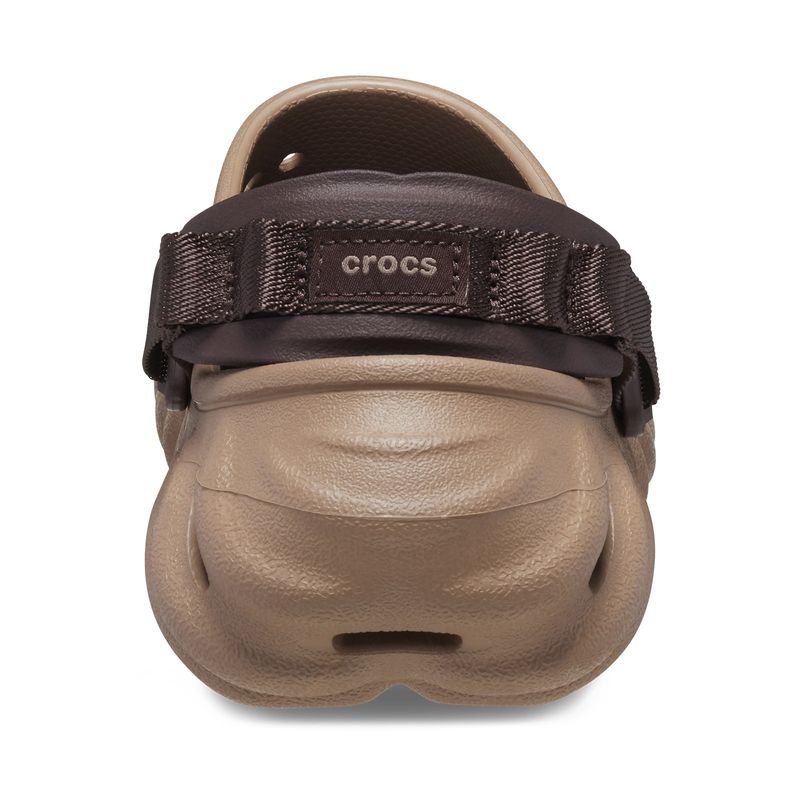 Zueco Unisex Echo Clog Café Crocs
