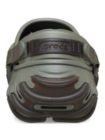 Zueco-Unisex-Echo-Gum-Ro-Clog-Gris-Oscuro-Crocs