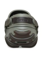 Zueco-Unisex-Echo-Gum-Ro-Clog-Gris-Oscuro-Crocs