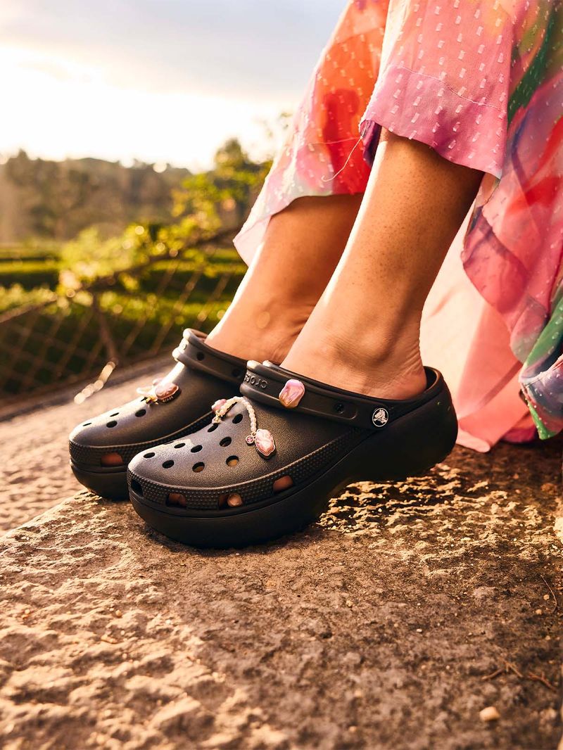 Zueco-Plataforma-Mujer-Classic-Clog-W-Negro-Crocs