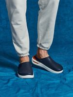 Zueco-Unisex-InMotion-Clog-Azul-Crocs
