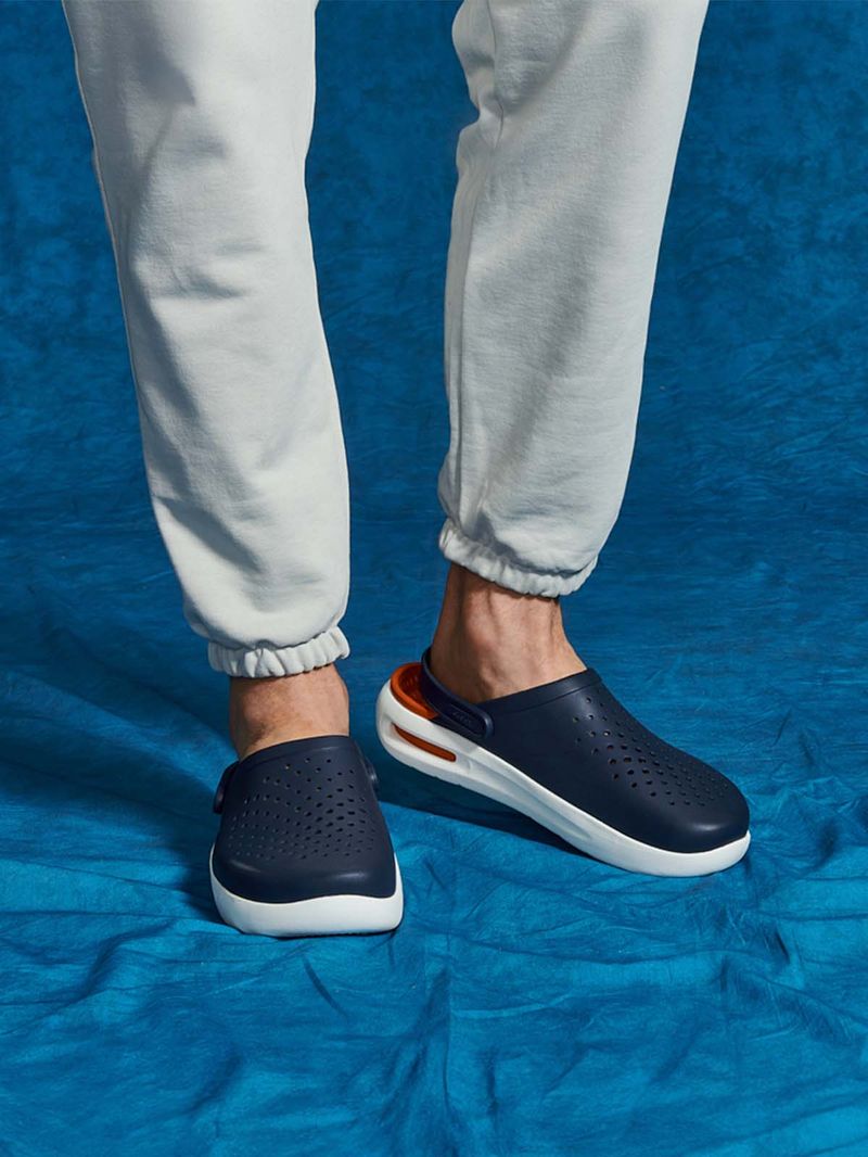 Zueco-Unisex-InMotion-Clog-Azul-Crocs