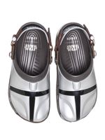 Zueco-Unisex-Star-Wars-Mandalorian-Gris-Crocs