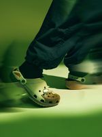 Zueco-Unisex-Star-Wars-Grogu-Clog-Verde-Crocs