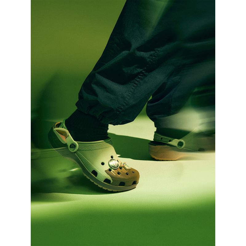Zueco-Unisex-Star-Wars-Grogu-Clog-Verde-Crocs