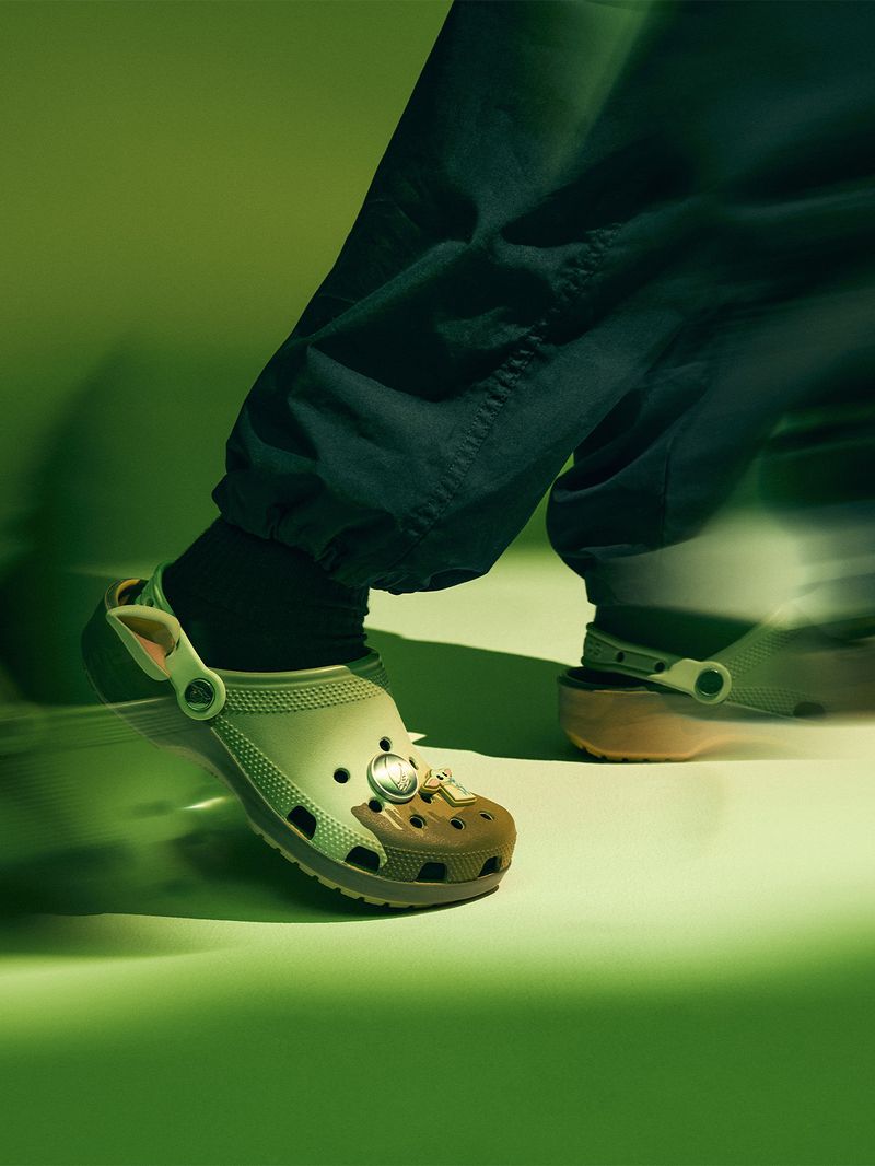 Zueco-Unisex-Star-Wars-Grogu-Clog-Verde-Crocs