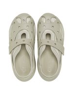 Zueco-Mujer-Caged-Mule-Beige-Crocs